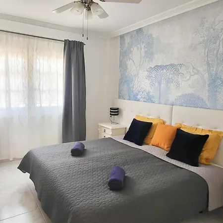 The Palms Poolview Balcony Apartmán