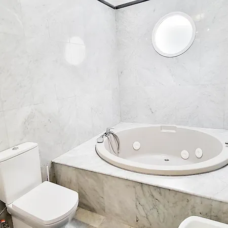 The Palms Poolview Balcony Apartmán *