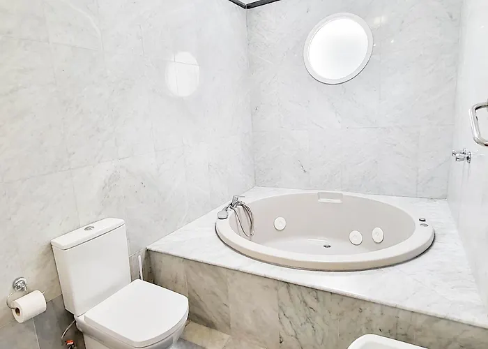 The Palms Poolview Balcony Apartament *